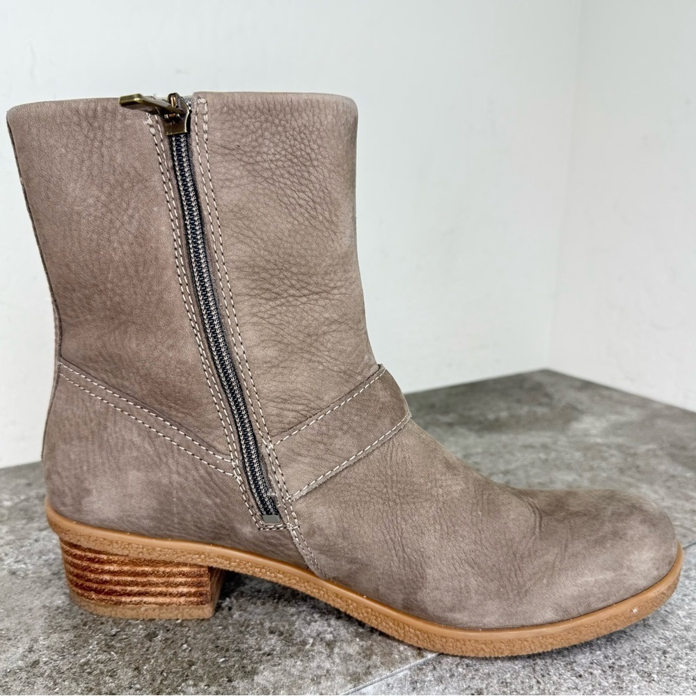 NEW DANSKO Delphine Stone Waterproof Nubuck Boot EU 40 US 9.5/10 - Picture 4 of 10